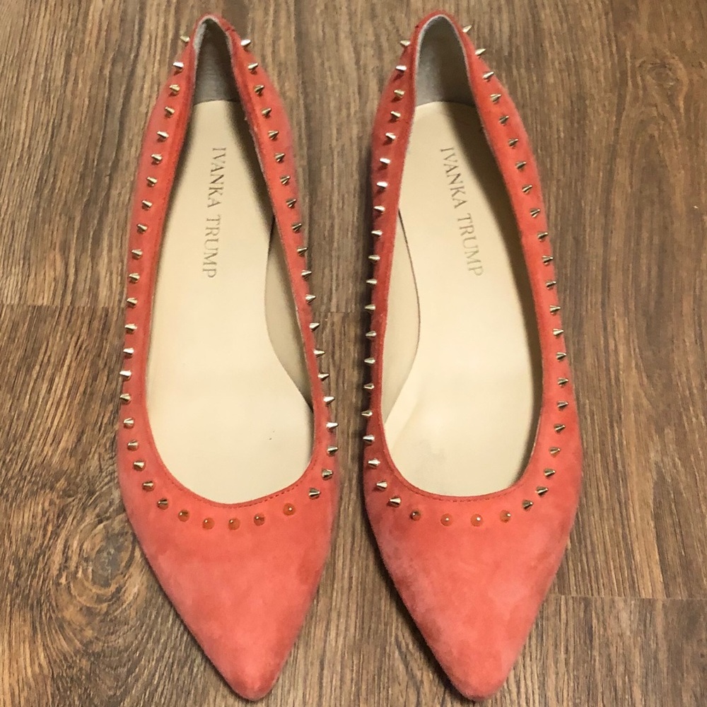 Size 6 Coral Pointed Toe Flat w/ Gold Spikes